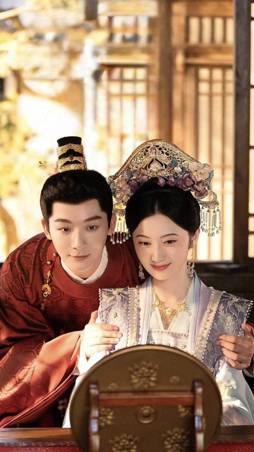 MỘT GIẤC ĐÀO HOA, HAI LỐI KIỆU HOA