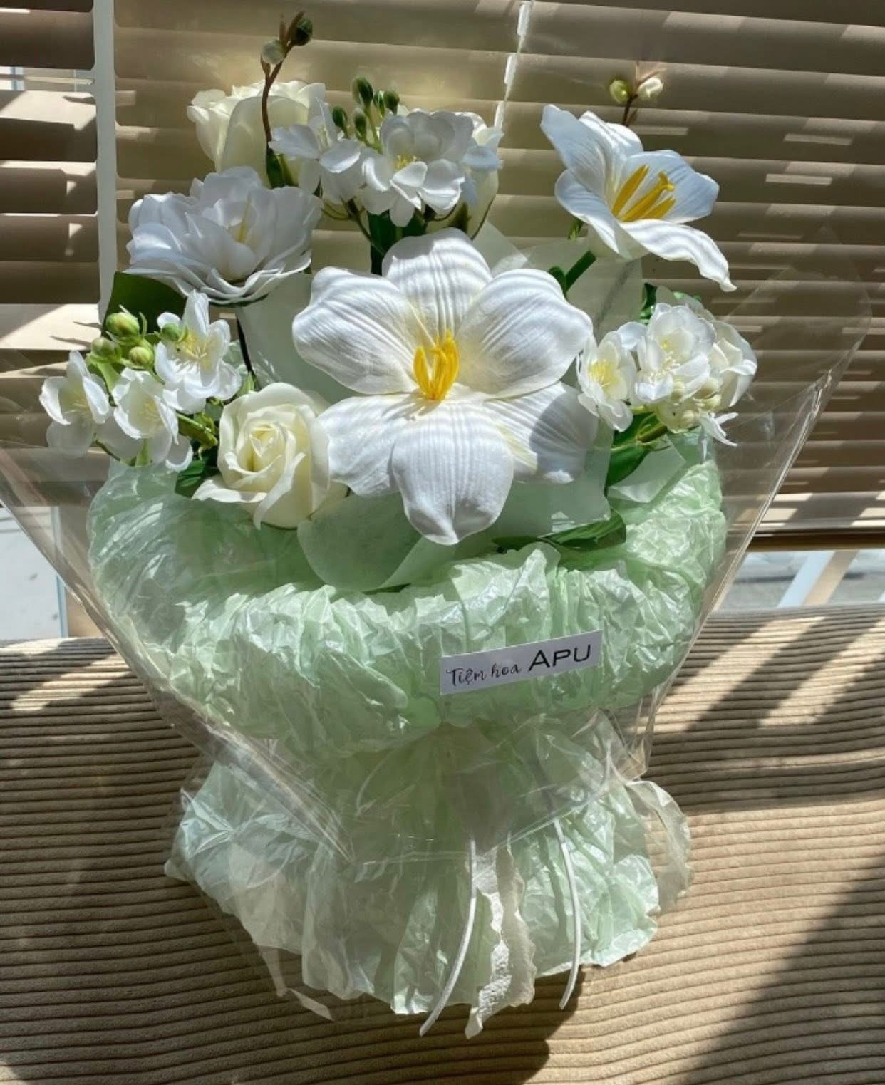 Bìa truyện CHIẾC VÒNG VÀNG