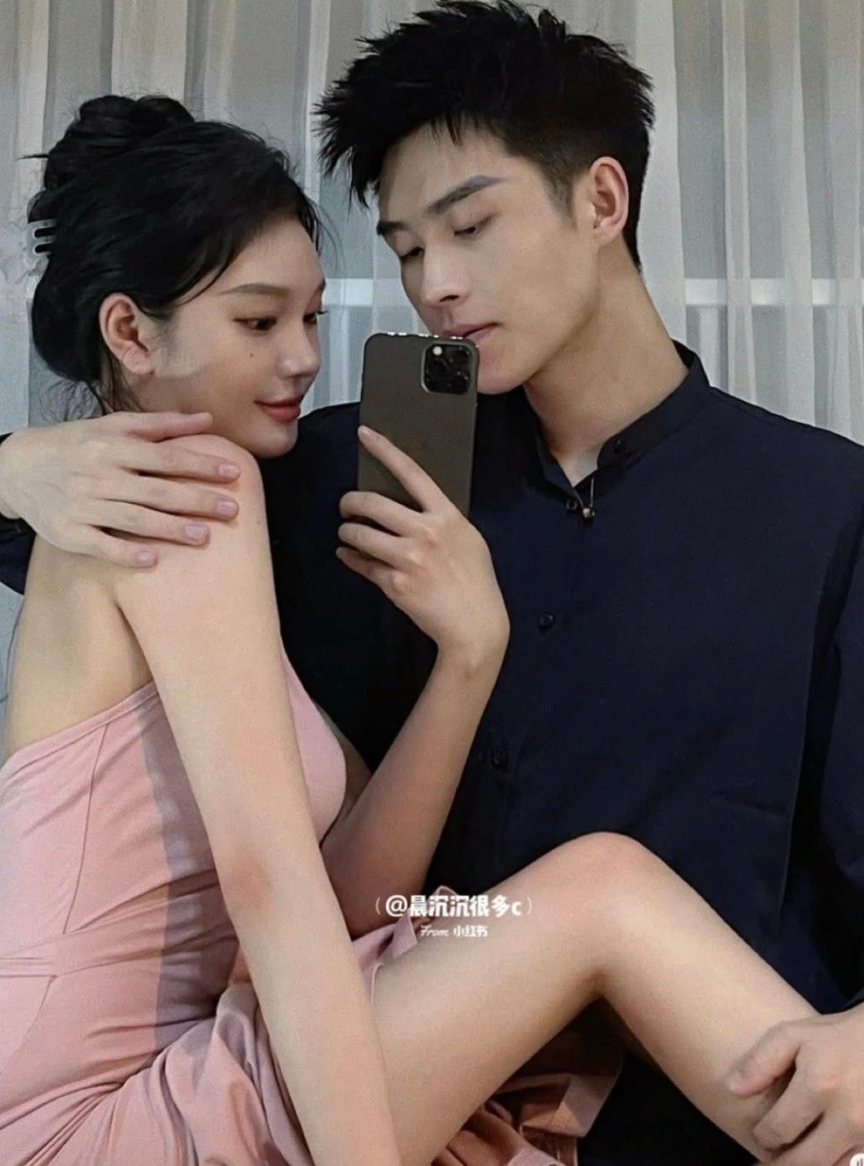 CÙNG CHUNG MÁI NHÀ