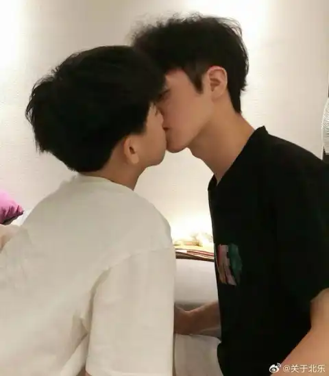 Bìa truyện Chẳng lẽ chúng ta không phải chỉ là anh em tốt, đơn thuần nhất sao?