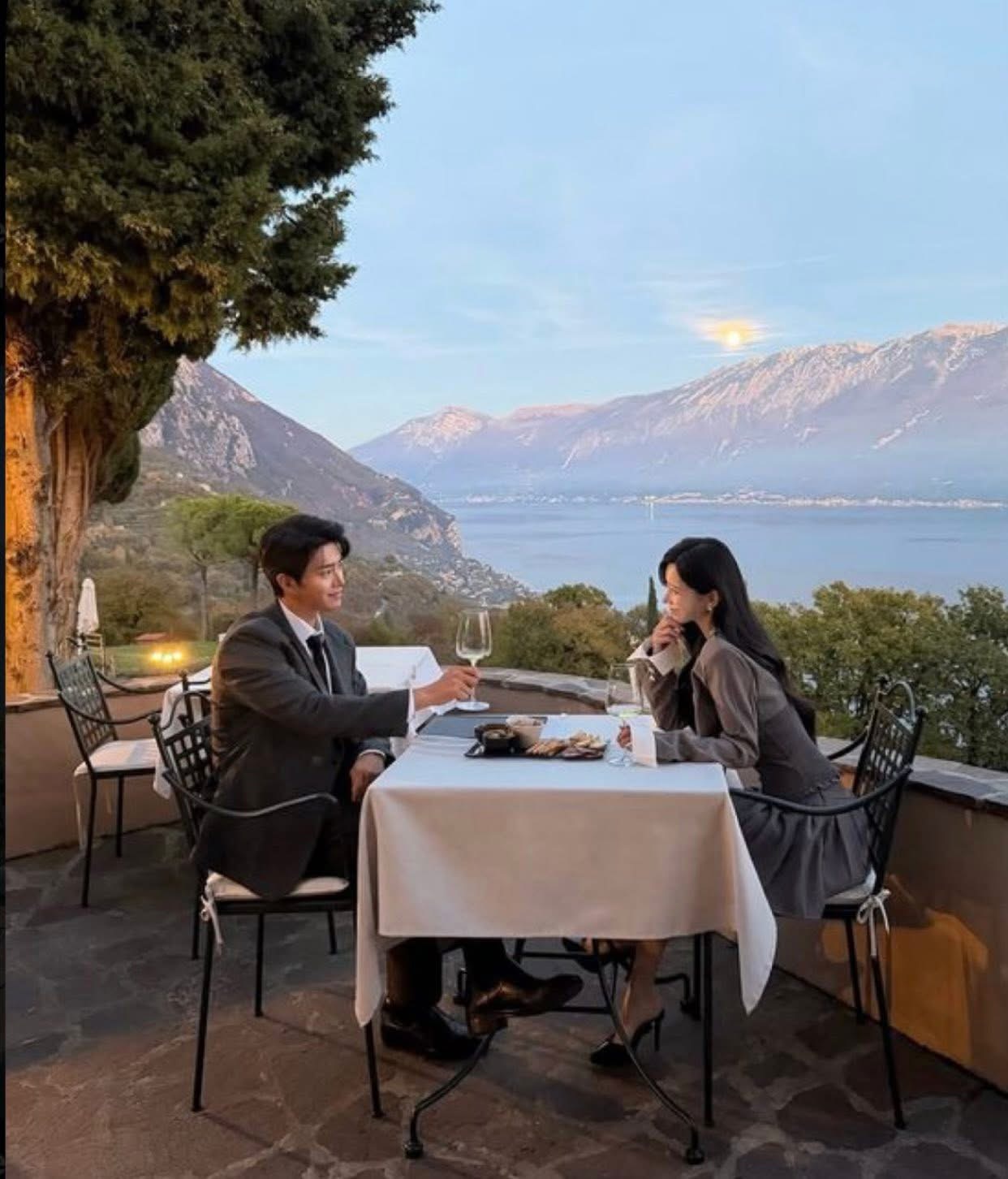 GẶP LẠI CHỒNG CŨ Ở LỄ TRAO GIẢI