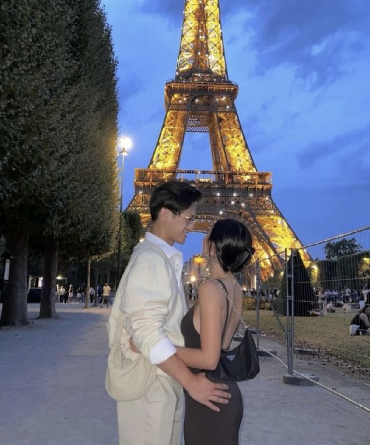 MÀN ĐÊM ĐEN TỐI