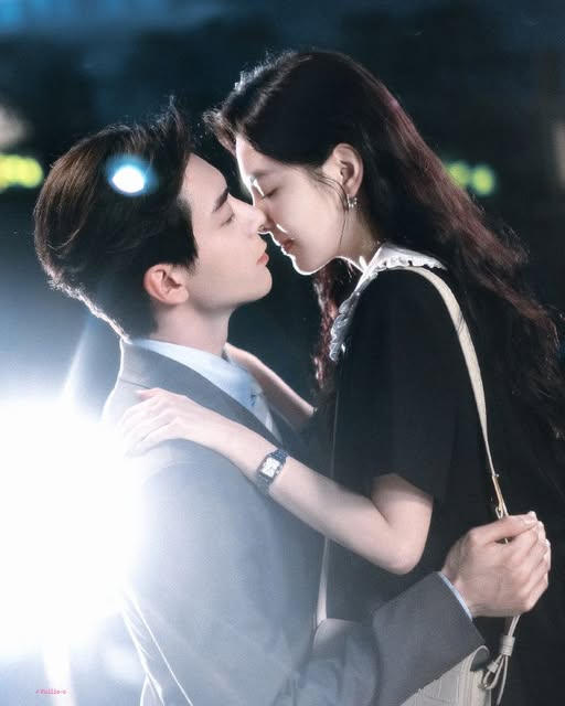 Bìa truyện ÔNG SẾP MIỆNG ĐỘC CHÍNH LÀ NGƯỜI YÊU ONLINE