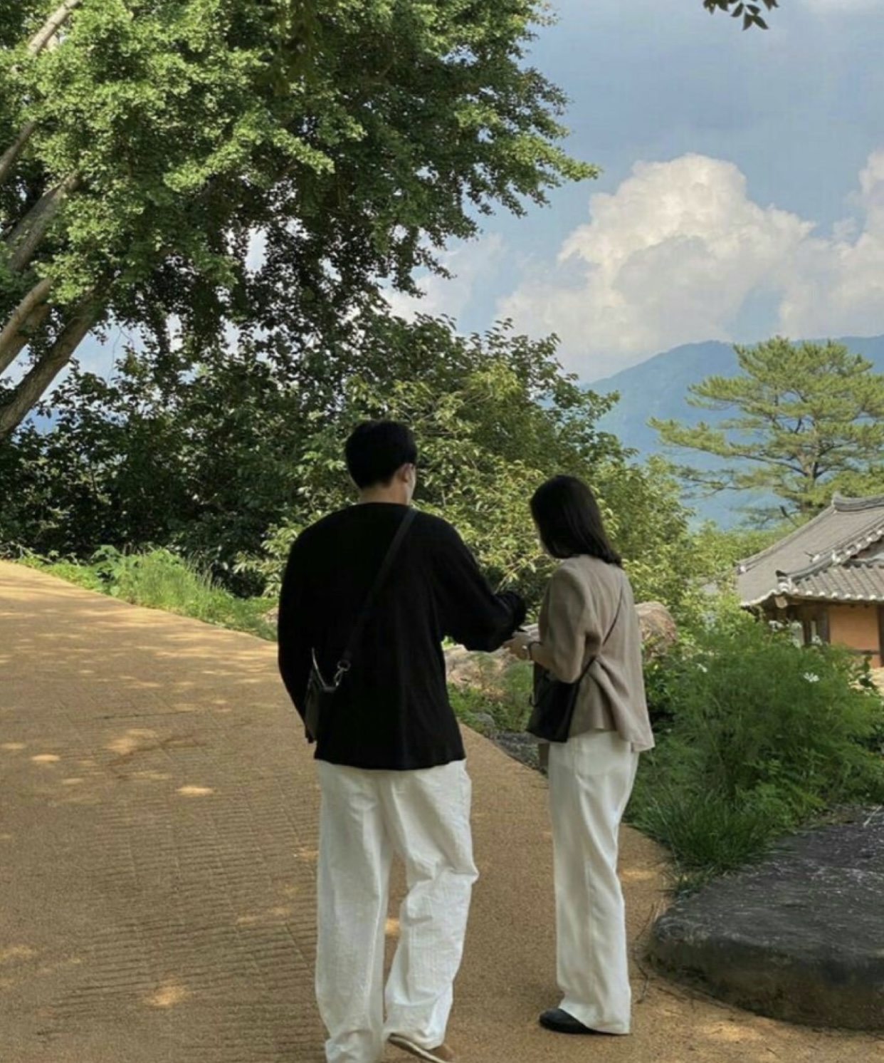 Bìa truyện NHẬT KÝ THEO ĐUỔI CHỒNG