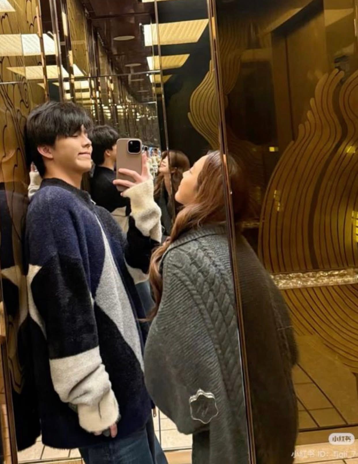 Bìa truyện TÌNH YÊU HOA NỞ