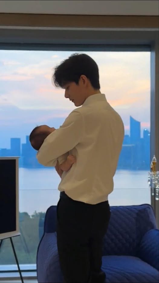 Tình Yêu Khởi Đầu Từ Giao Dịch