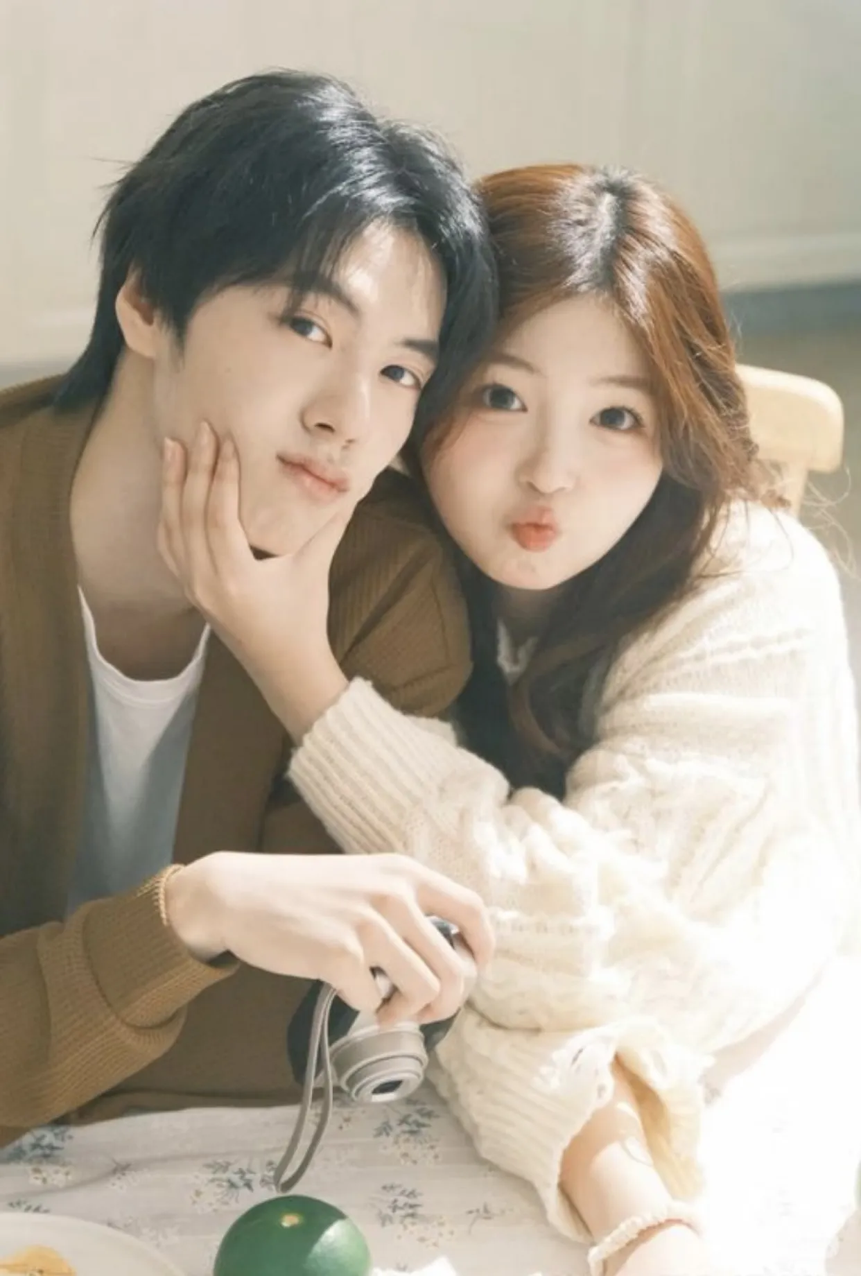 Bìa truyện VÒNG TAY ĐÔI